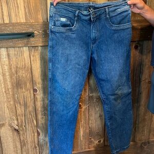 Kuhl Jeans: classic fit. 35x32 inseam.